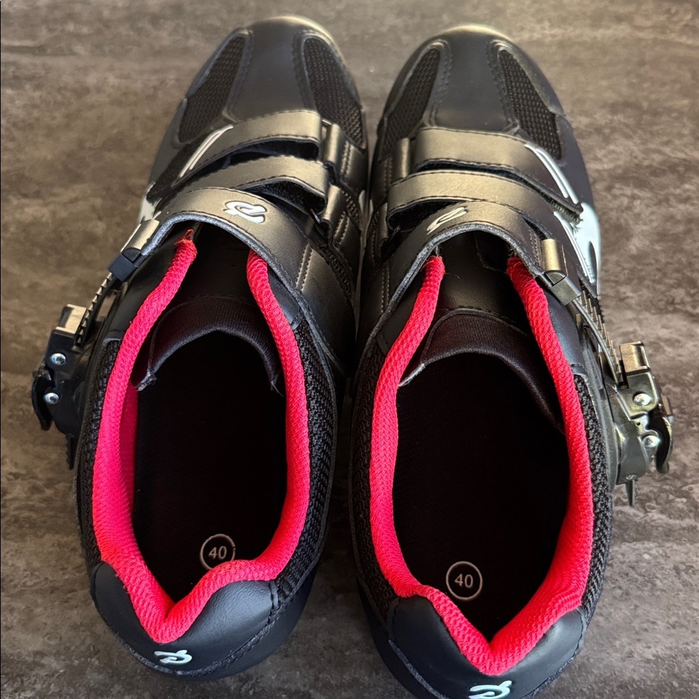 Peloton Black and Red Cycling Shoes. W 9 - Picture 8 of 9